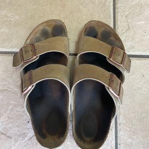 Used size 39 Birkenstock’s
